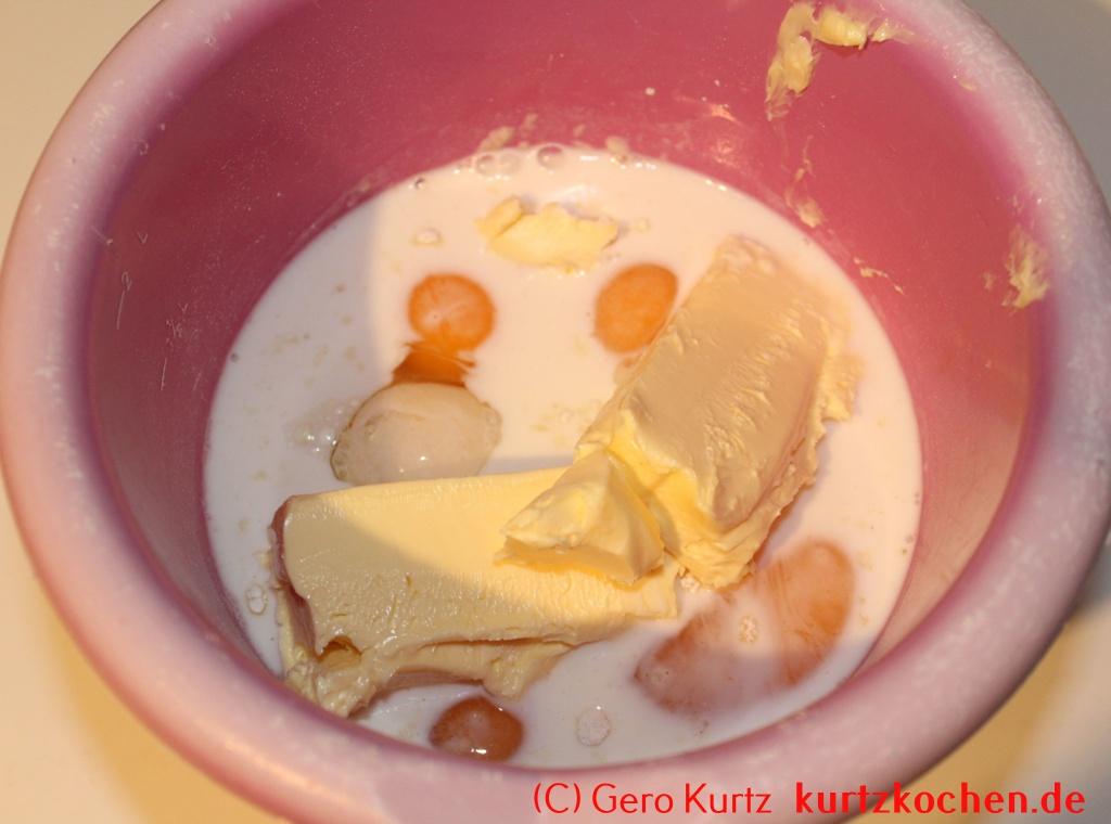 Gugelhupf von Dr. Oetker - Backmischung, Eier, Butter und Milch in einer Rührschüssel