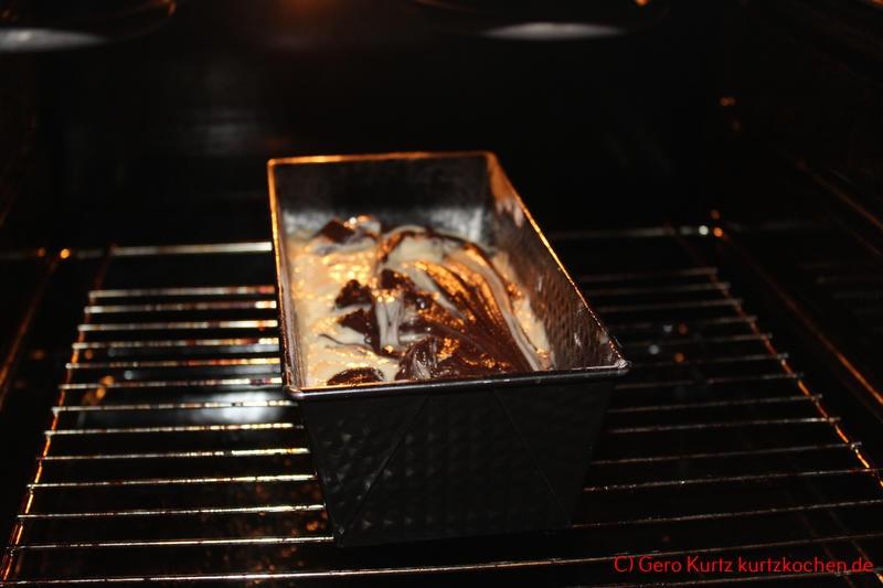Backmischung Marmor Kuchen von Kathi - Kuchenteig in der Kastenform im Backofen