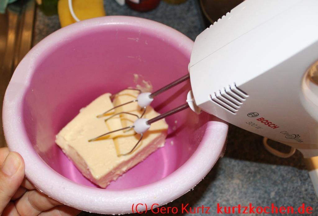 Grundrezept für Gugelhupf Kuchen nach Urgrossmutters Art - Butter mit dem Mixer schlagen 