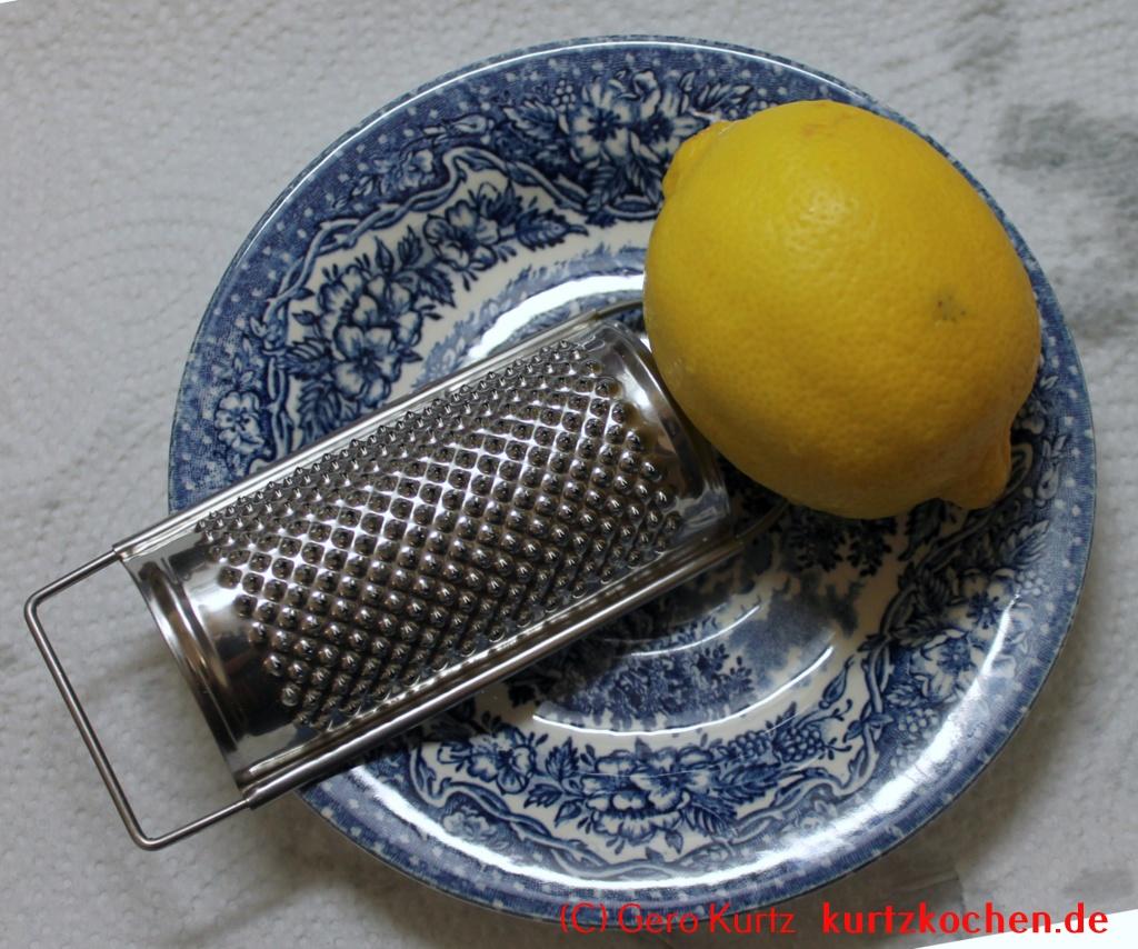 Zitrone mit Zitronenreibe auf einem Teller