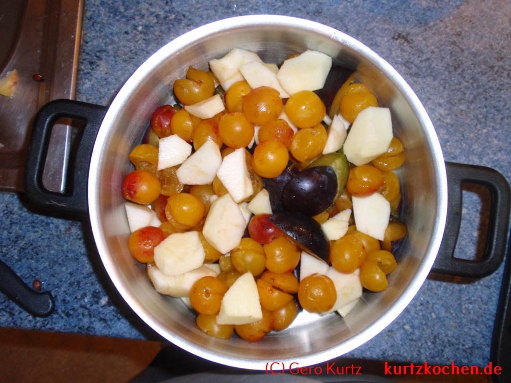 Grundrezept Marmelade - Kochtopf mit zerkleinerten Früchten