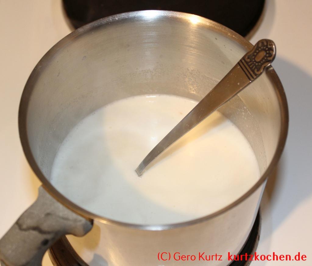 Süßer Hirsebrei - Milch im Kochtopf auf der heißen Herdplatte