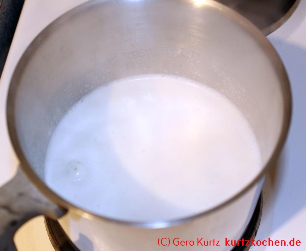 Süßer Hirsebrei - Milch im Kochtopf beginnt heiß zu werden