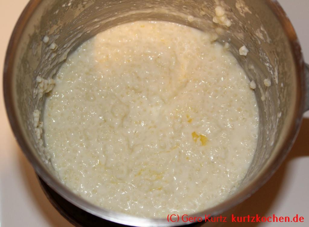 Süßer Hirsebrei - Hirsebrei mit untergerührter Butter in einem Kochtopf