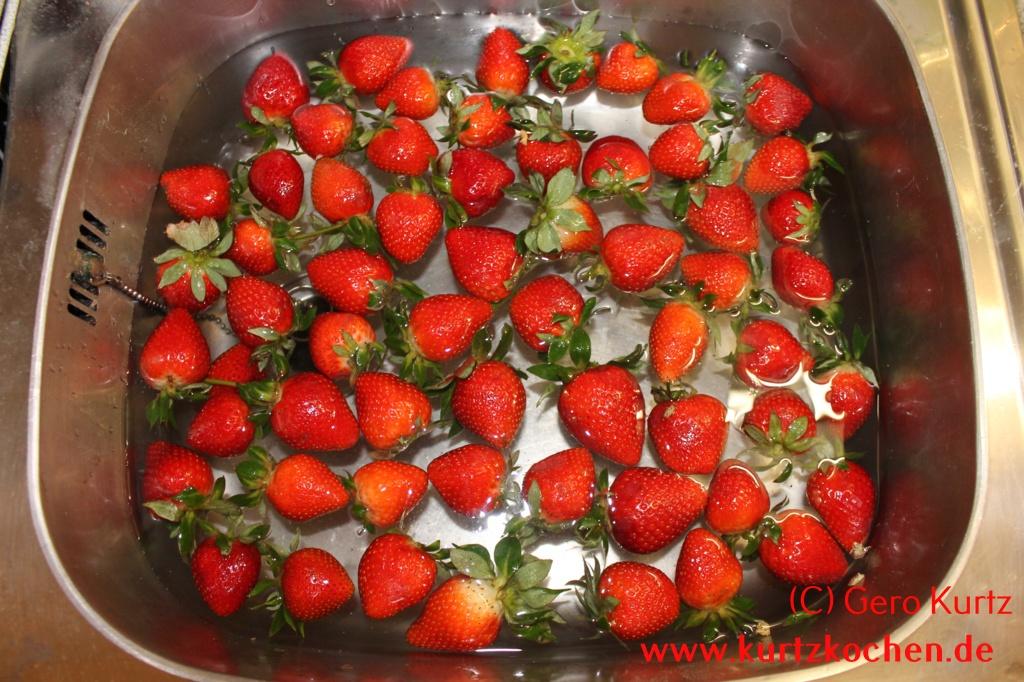 Erdbeermarmelade - Waschen der Erdbeeren