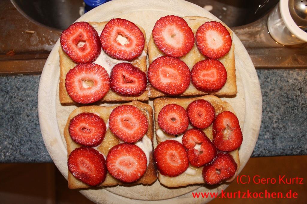 Erdbeermarmelade - Erdbeeren auf Toastbrot