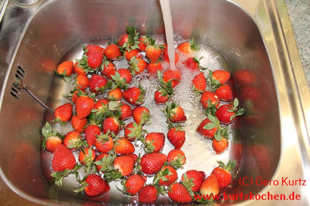 Erdbeermarmelade Erdbeeren in der Spüle
