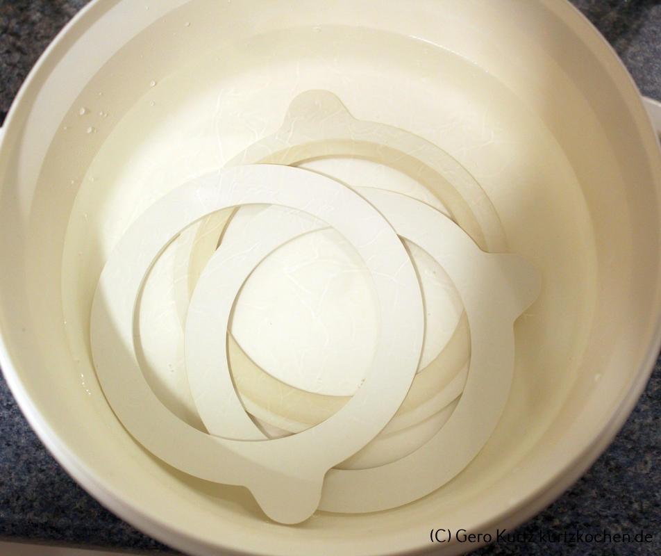 Rezept Senfgurken - Einmachgummiringe im kochenden Wasser