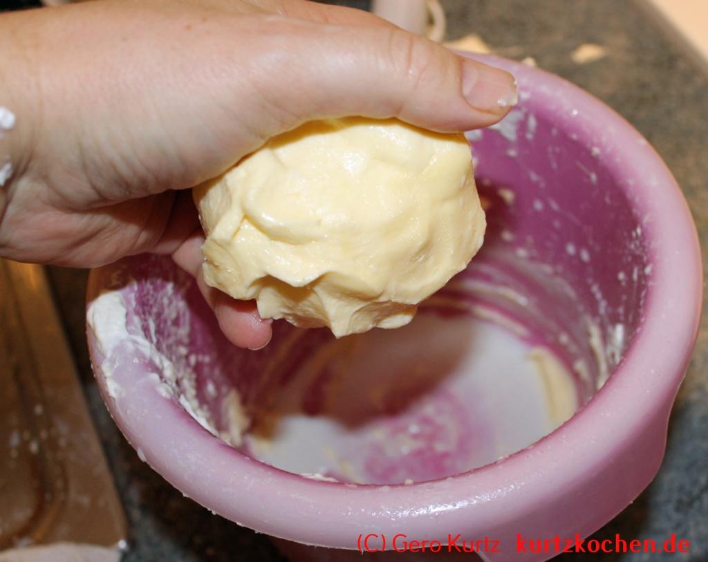 Butter selber machen - auswringen der Butter