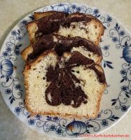Backmischung Marmor Kuchen von Kathi - Kuchenstücken auf einem Teller