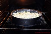 Rhabarberkuchen mit Butterstreuseln - Springform im Backofen